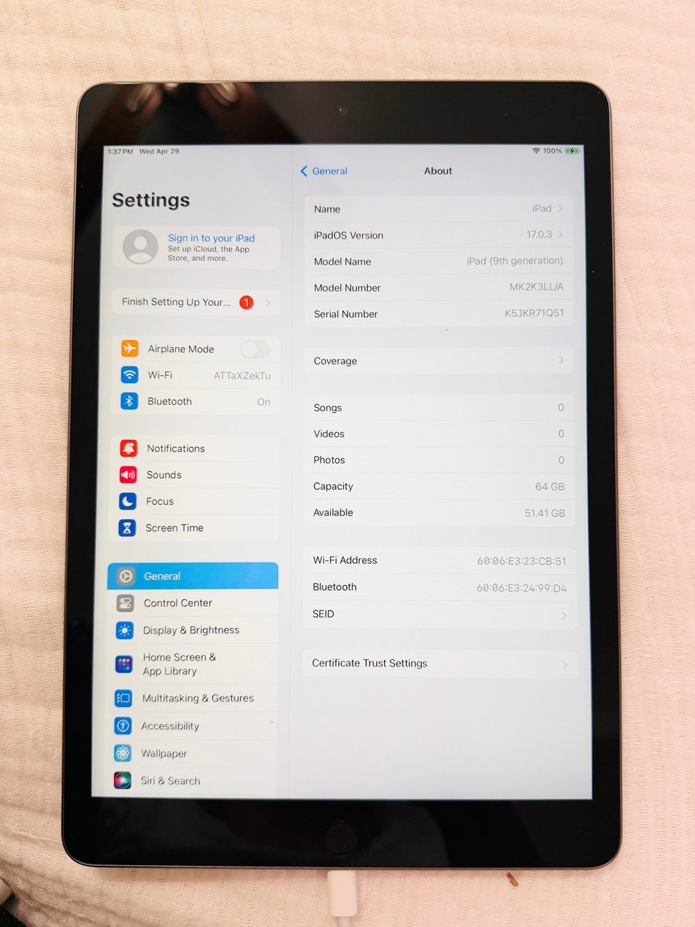 Apple iPad 9th Gen 64 GB in Space Gray WiFi - Picture 8 of 17